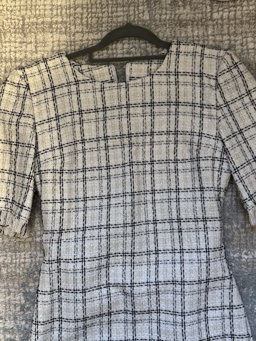 Продам костюм, платье, свитера