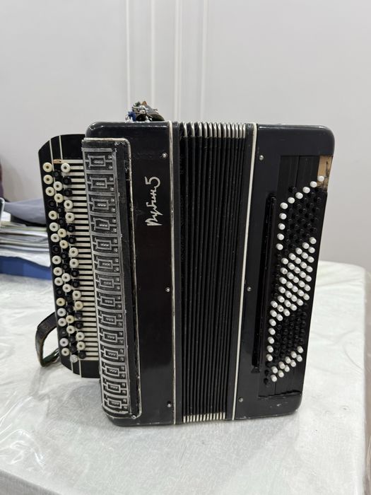 Продается баян в хорошо состояние