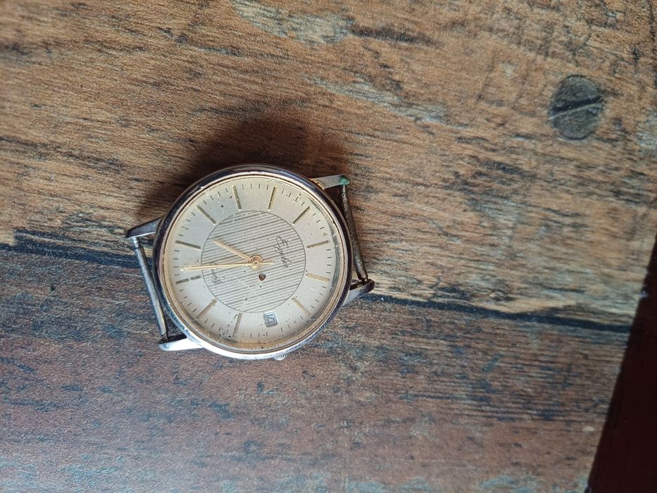 Продавам лот от часовници swatch, panerai, casio, poljot, parkside