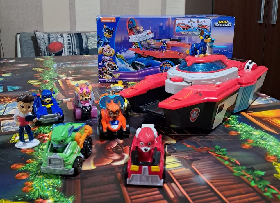 Paw Patrol, игрален комплект със самолетоносач 
Пес Патрул - Pup Squad