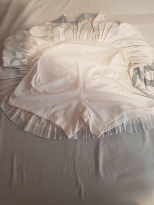 Fusta tenis dama plisata cu pantalon scurt alba