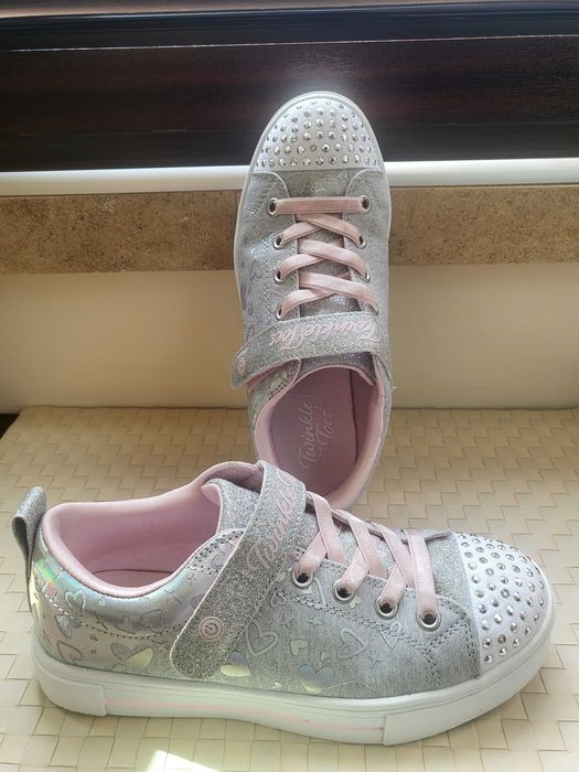 SKECHERS  много красиви обувки за момиче от плат и блестящи декорации