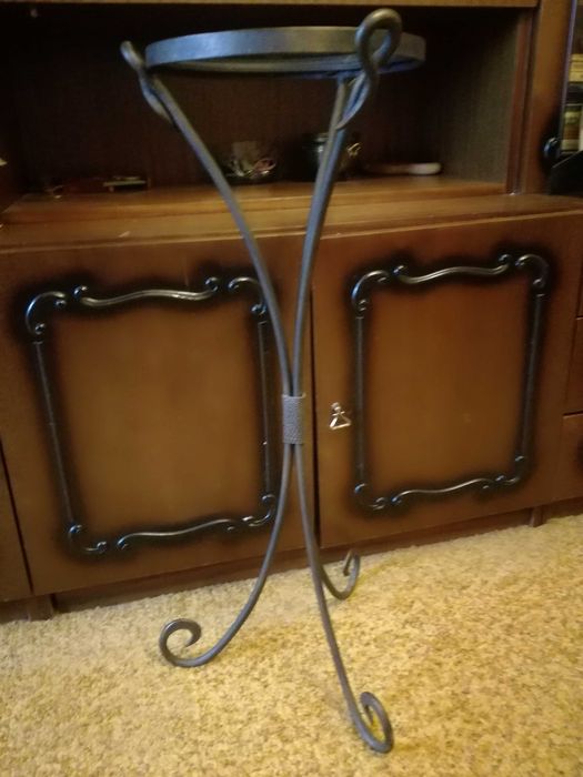 Семпла масичка от патинирано ковано желязо