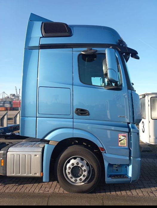 Cap Tractor Mercedes Actros