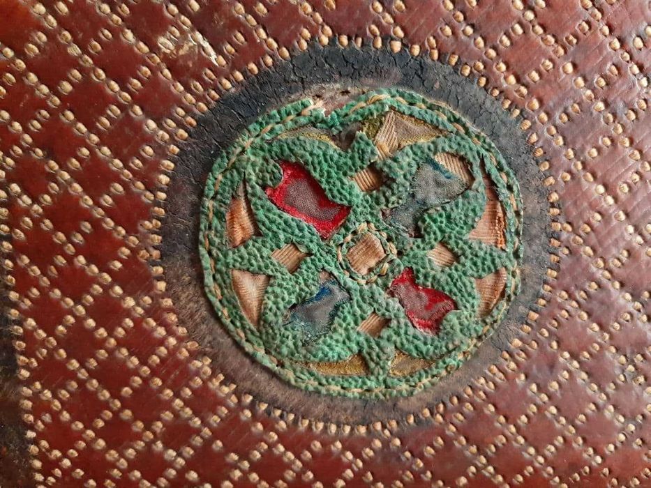 Сундук старинный кожаный , ханский , 19 век.