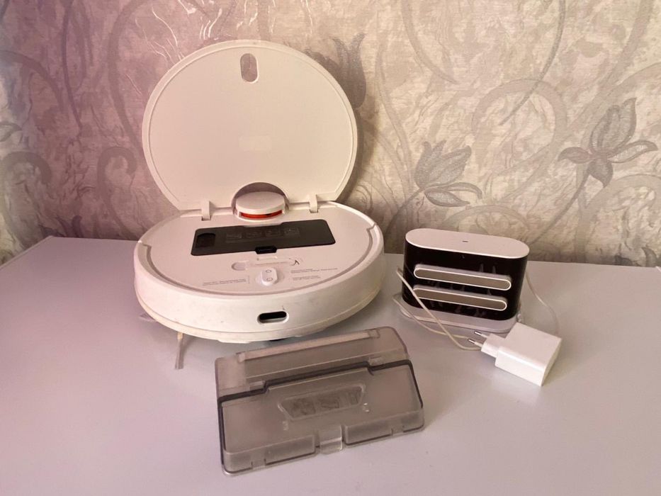 Продам робот-пылесос марки Redmi.