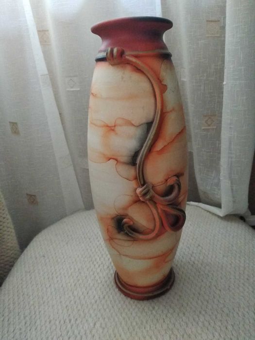 Красива и стилна керамична ваза