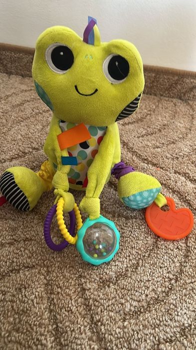 Бебешко гнездо с възглавница и игрсчки