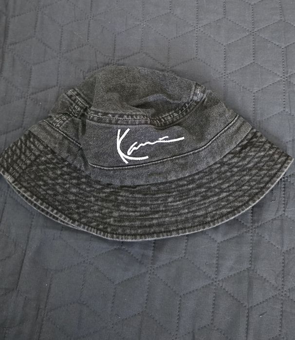 Bască/ bucket Karl Kani