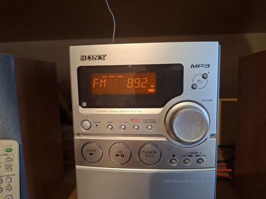 Стерео система SONY с MP3, тунер и касетофон , компакт диск