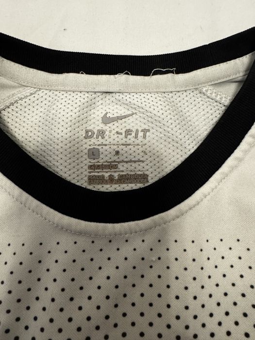 nike t-shirt black and white