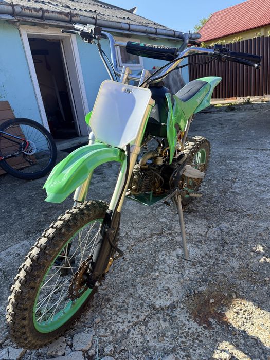 Vând Cross 125