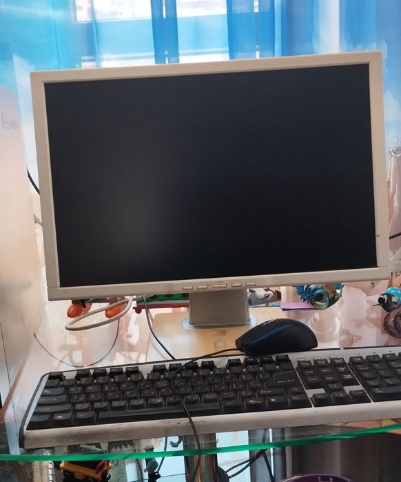 Продавам настолен компютър