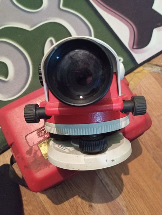 Оптический нивелир Leica730