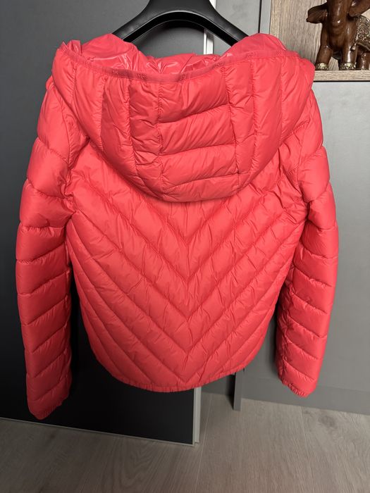 Geaca Boss noua marimea 36