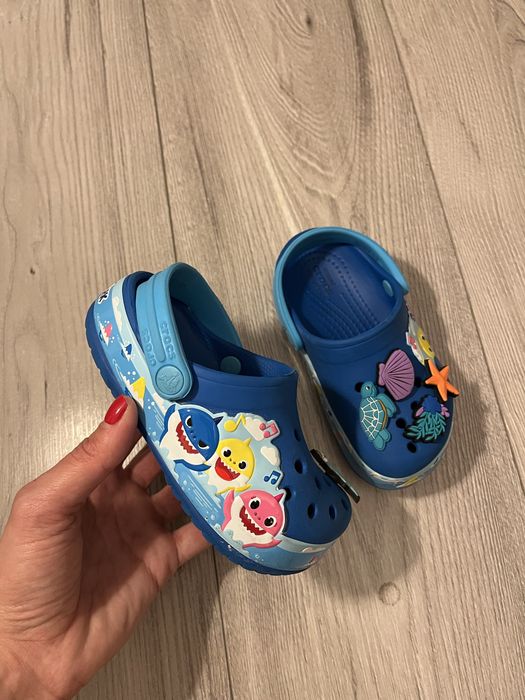 Crocs baby shark marime 8/ 24-25