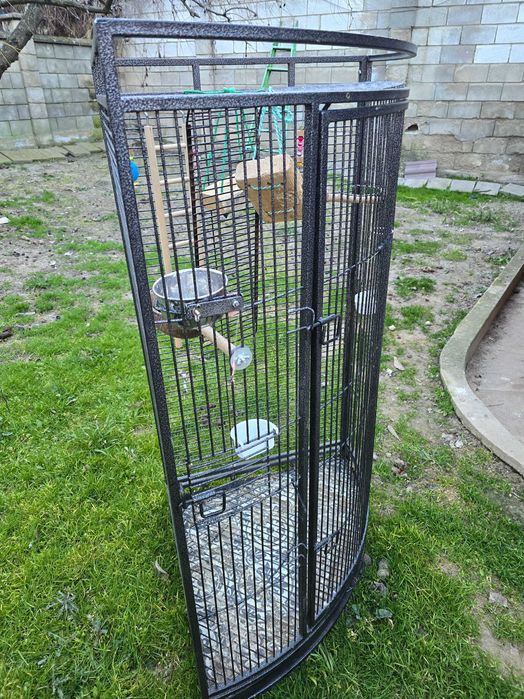 Клетка за птици или Папагали.