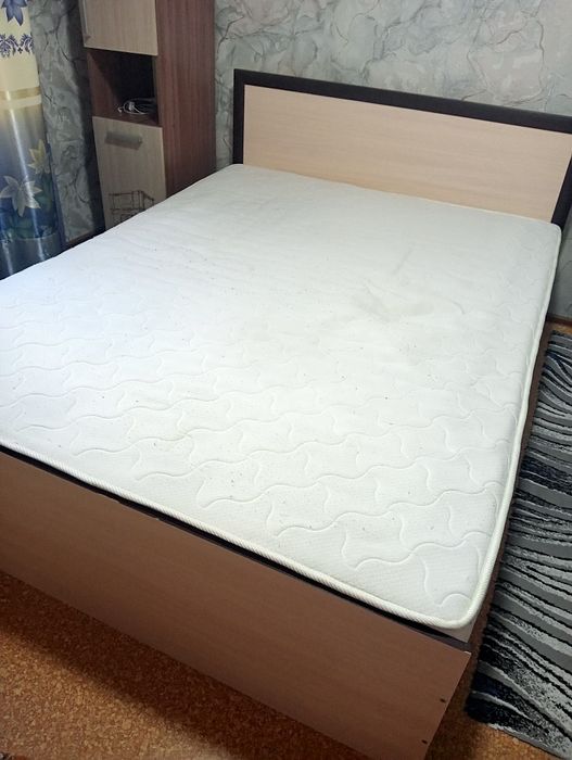 Срочно, срочно продам кровать двух спальнию