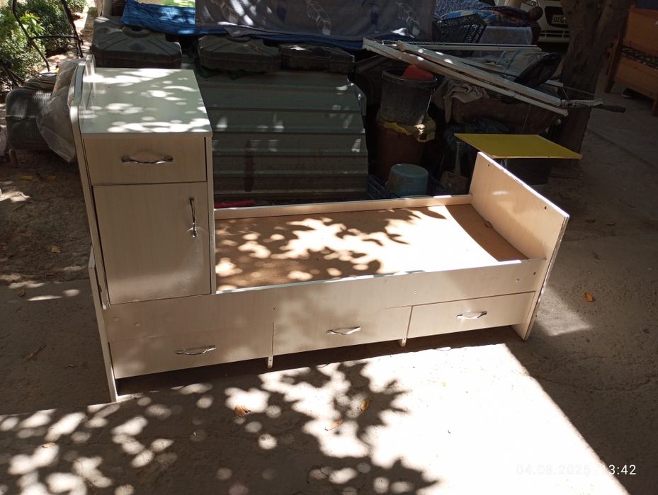 Детский кроват с тумбочкой