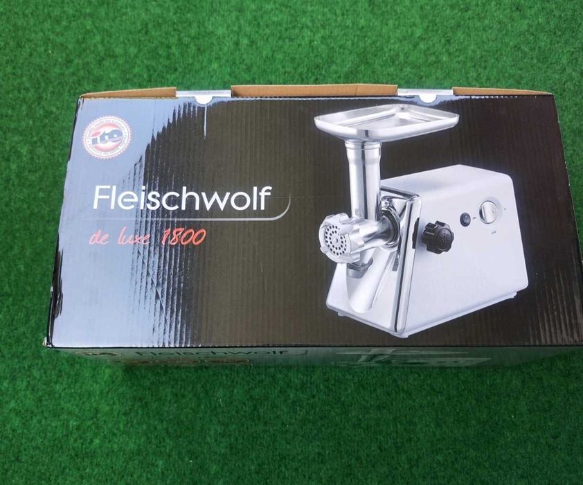 Vând mașină de tocat carne electrică Germania, nouă, nefolosită.
