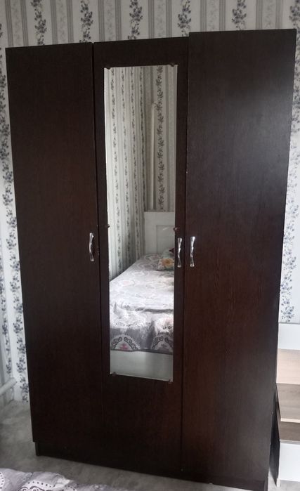 Срочно продам шкаф.