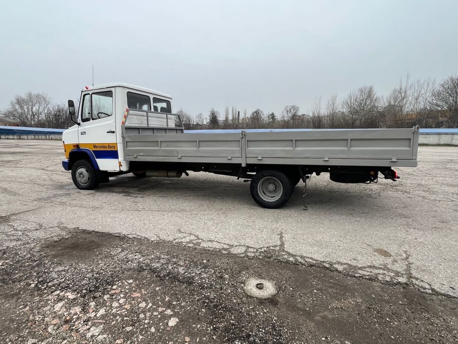 Mercedes 609 Бордово