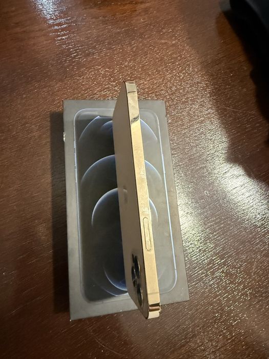 Vand iPhone 12 pro - 256gb - gold