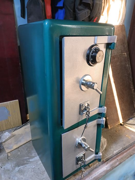 Сейф кодовый взломозащенный