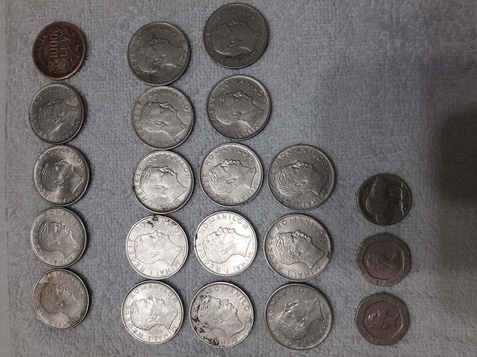 Vând monede vechi