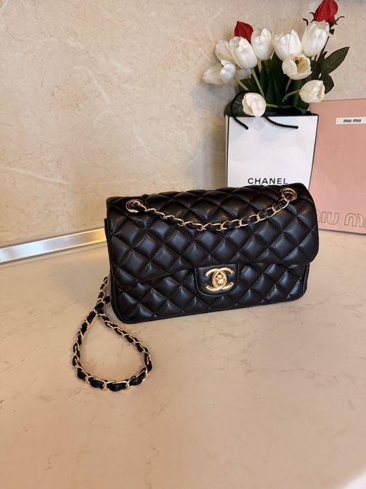 Дамска чанта Chanel Classic среден размер