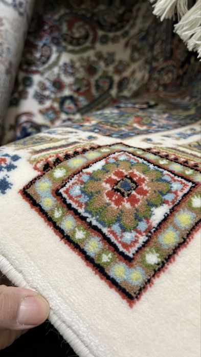 Продам ковер2,5*5м  Shahriyar Collection как новый плотный