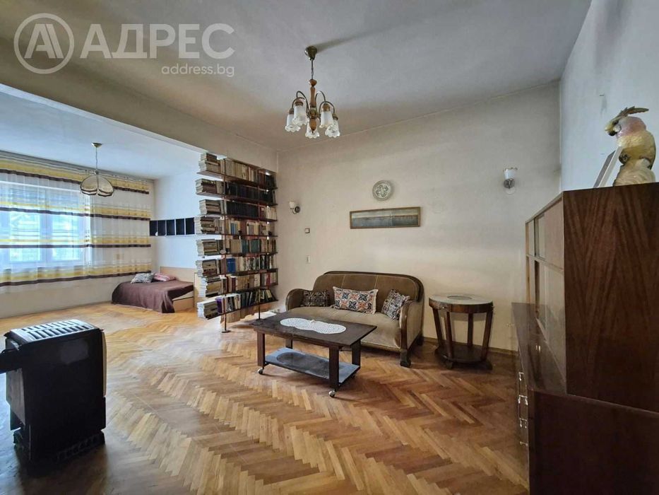 Тристаен апартамент, Център, 82 кв.м., ет. 2/4, тухла
