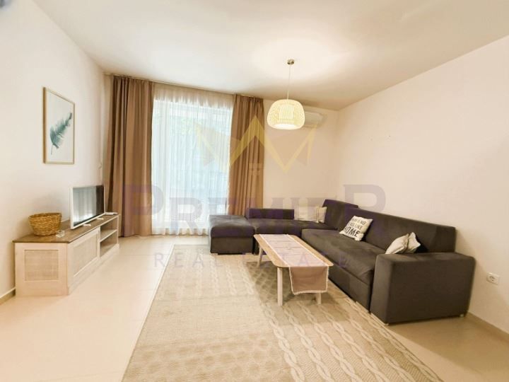 Дава се под наем Тристаен апартамент в Варна, Център - 95 кв.м за 1000 € - Снимка #2