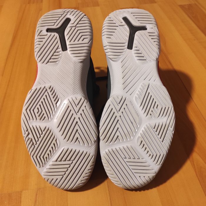 Adidași de baschet mărimea 39