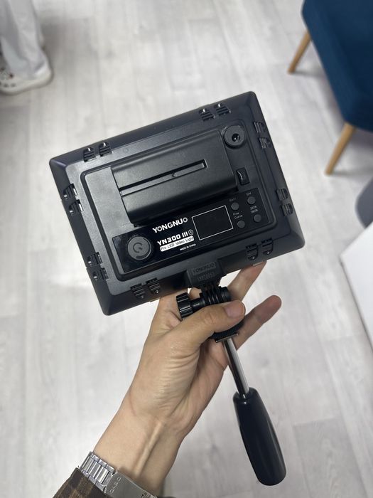 Продаем видеосвет