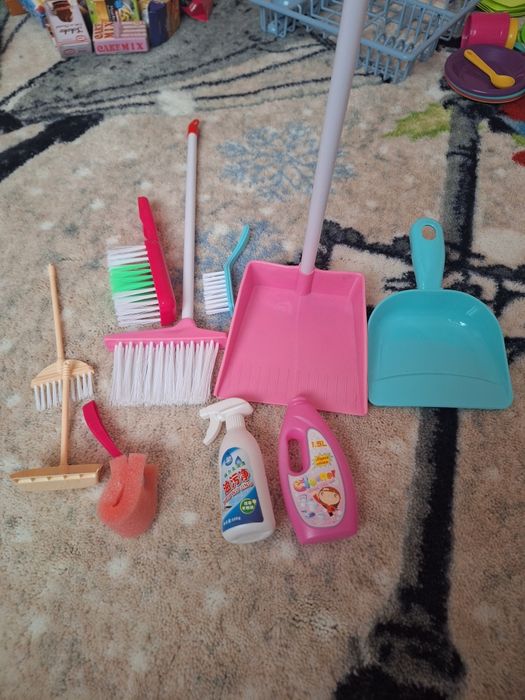 Детски пластмасови играчи за почистване