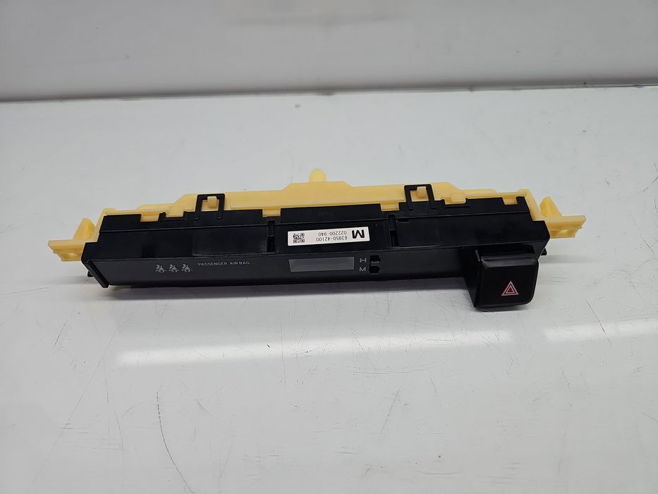 Buton avarii Toyota Rav 4 IV (ZSA4, ALA4) [Fabr 2013-2018] 83950-42100