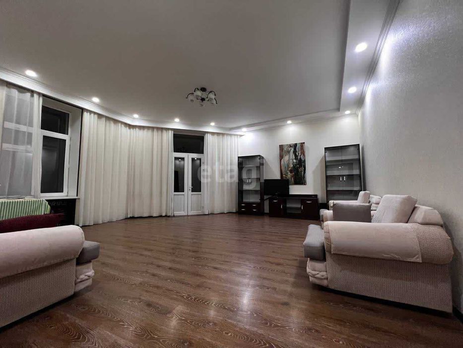 Высоко потолочный дом 4/3/3, 110 м² кирпич, ремонт, мебель и техника=