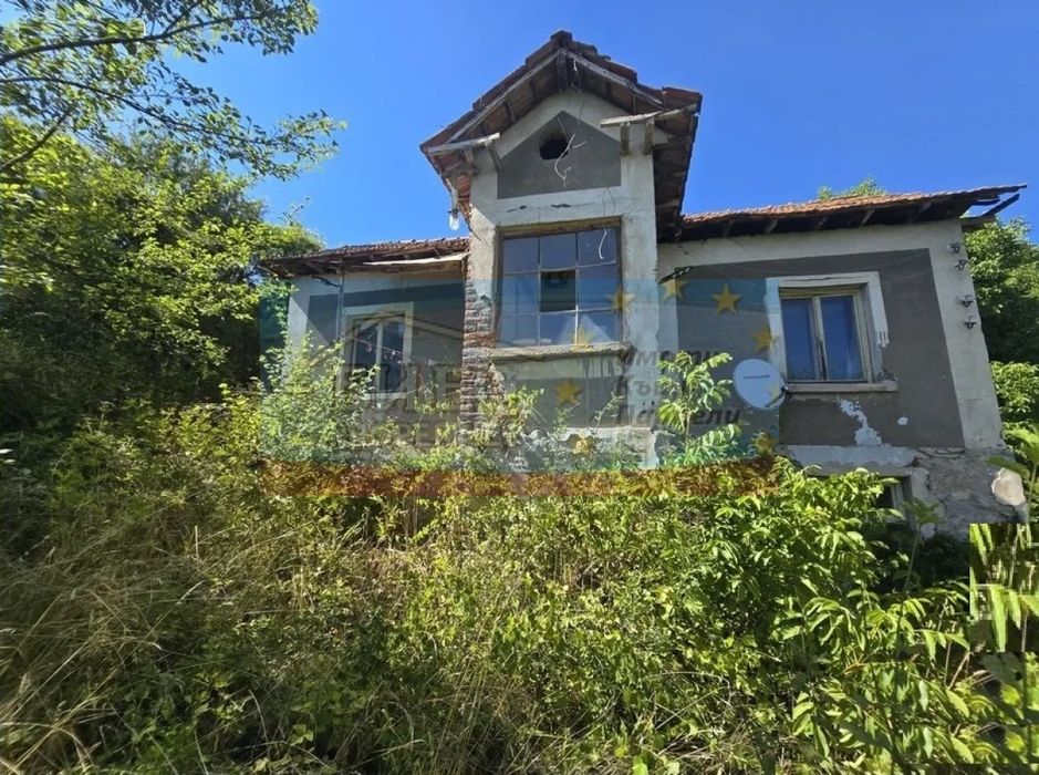 Стара къща в гр. Земен