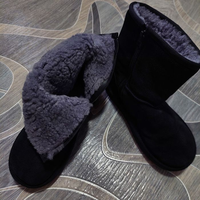 Продам угги 35 размера