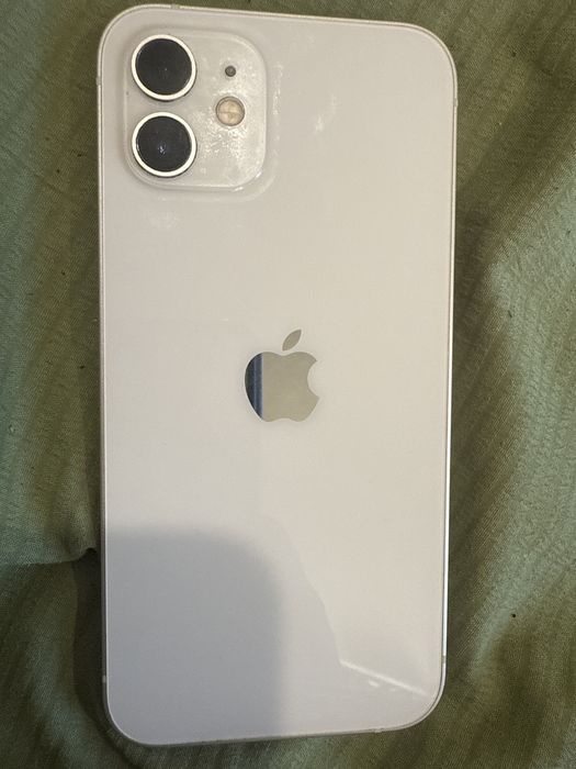 Продам айфон Apple iphone 12