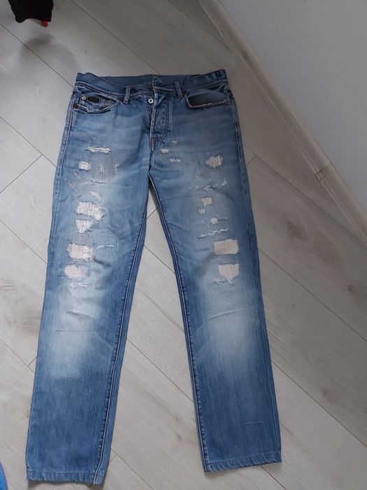 Мъжки дънки на кръпки