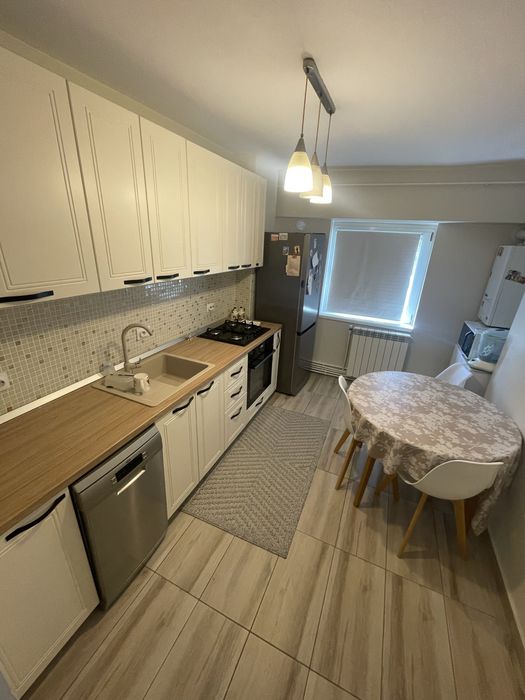 Inchiriez apartament 2 camere+living mare