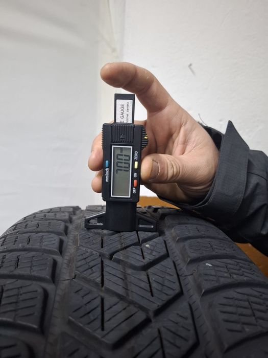 Set 4 anvelope iarna 215 60 16 falken  dot 2019