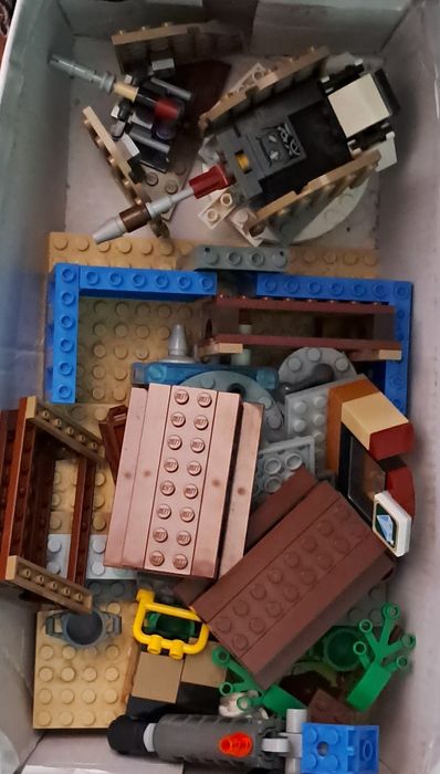 Colecție Masivă LEGO: 75+ Minifigurine Star Wars, Ninjago, City, etc