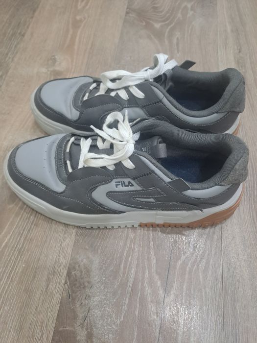 Продам  кроссовки  Fila.