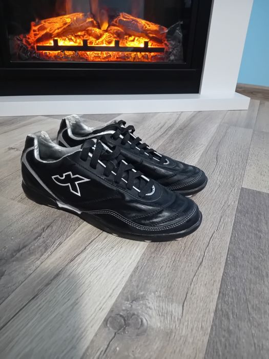 Vând Bocanci - noi cu eticheta