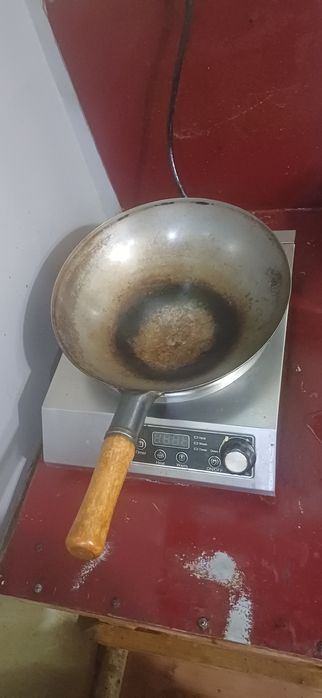 Профессиональная вогнутая индукционная WOK-плита + вок