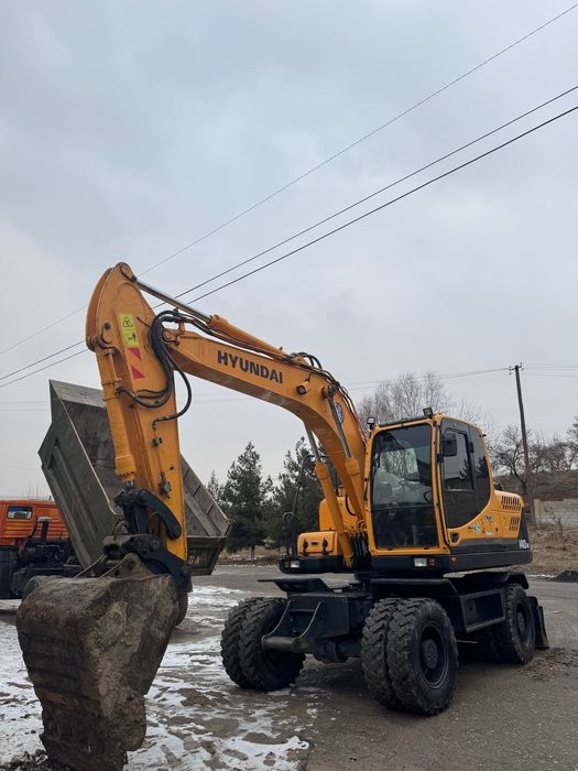 Hyundai 140 Sotiladi