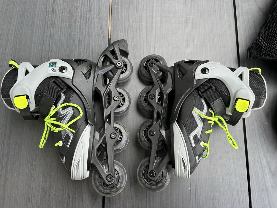 Role roller skating set complet cu casca si protectii incheieturi